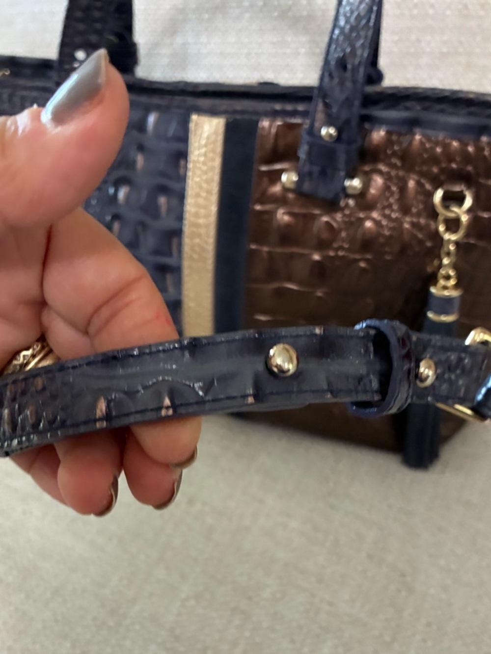 Brahmin EUC Medium Asher Leather Croc-Embossed Tote w/ Gold Hardware & Tassel - Picture 6 of 14